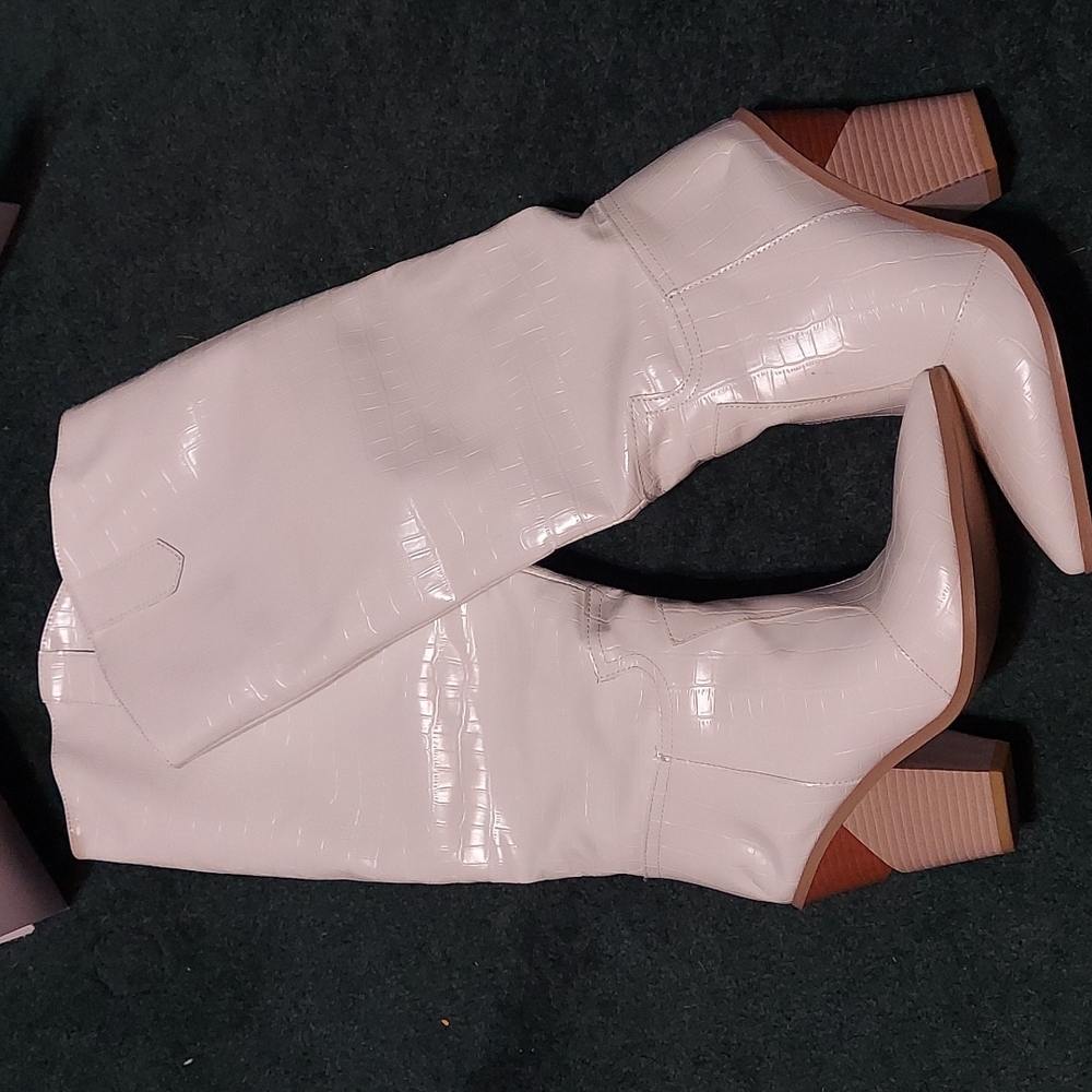 - Henward chunky heel cowboy boots
